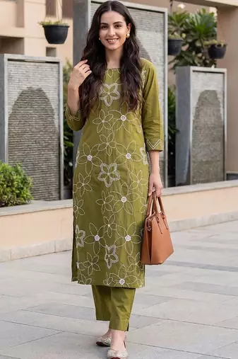 Women Floral Embroidered Thread Work Cotton Kurta with Trousers