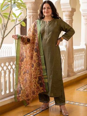 Women Floral Thread Work Kurta with Trousers & With Dupatta 1