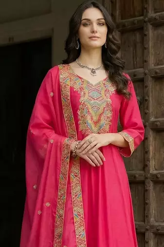 Women Embroidered Thread Work Kurta with Trousers & With Dupatta