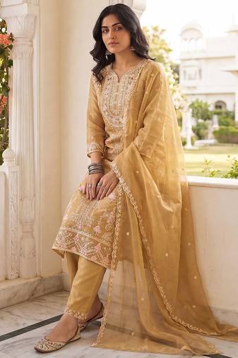 Women Floral Embroidered Thread Work Kurta with Trousers & With Dupatta