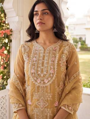 Women Floral Embroidered Thread Work Kurta with Trousers & With Dupatta 3