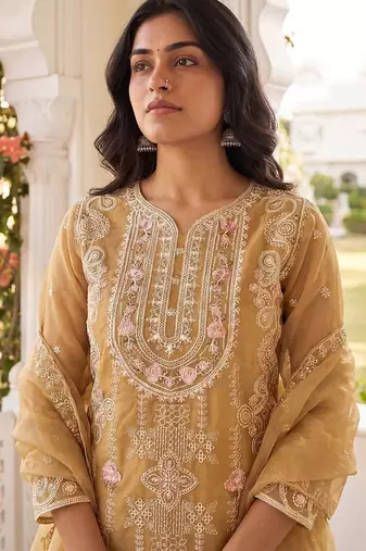 Women Floral Embroidered Thread Work Kurta with Trousers & With Dupatta