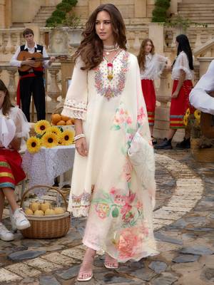 Floral Embroidered Kurta With Trousers & Dupatta 1