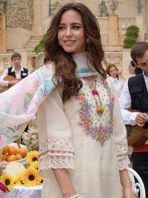 Floral Embroidered Kurta With Trousers & Dupatta 2