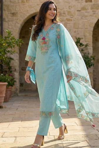 Women Floral Embroidered Thread Work Cotton Kurta with Trousers & With Dupatta