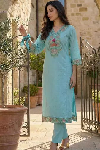 Women Floral Embroidered Thread Work Cotton Kurta with Trousers & With Dupatta