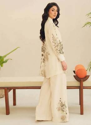 Off white floral print crepe  fancy co-ord set for women 2