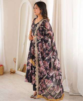 Black floral print muslin gown with pant & organza dupatta 4