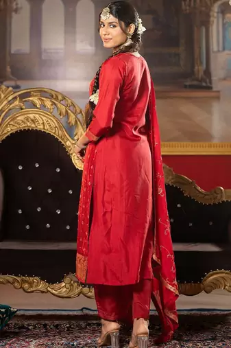 Women Kurta with Trousers & With Dupatta