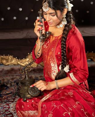 Women Kurta with Trousers & With Dupatta 6