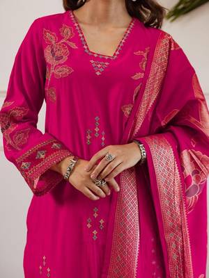 Women Floral Embroidered Thread Work Kurta with Palazzos & Dupatta 3