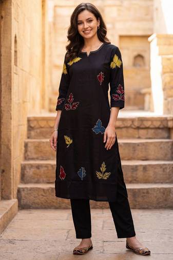 Women Ethnic Motifs Embroidered Thread Work Kurta with Trousers
