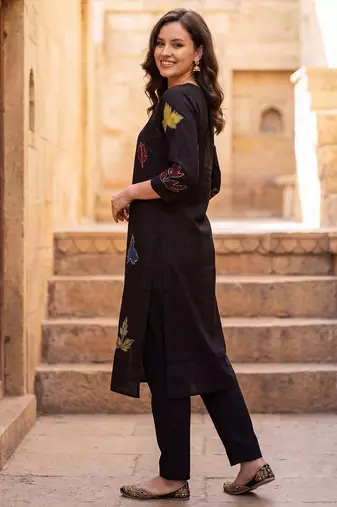 Women Ethnic Motifs Embroidered Thread Work Kurta with Trousers