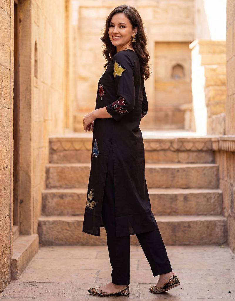 Women Ethnic Motifs Embroidered Thread Work Kurta with Trousers