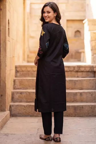 Women Ethnic Motifs Embroidered Thread Work Kurta with Trousers
