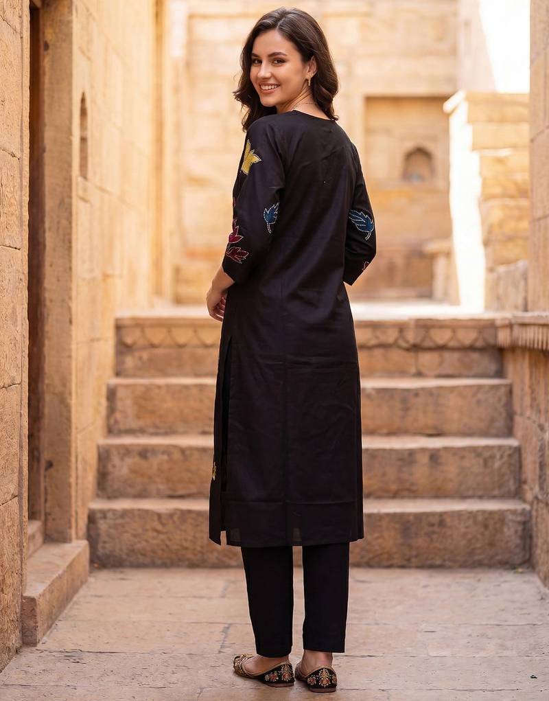 Women Ethnic Motifs Embroidered Thread Work Kurta with Trousers
