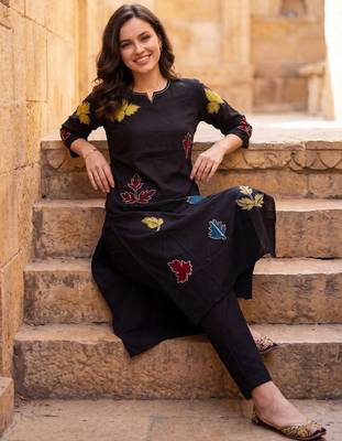 Women Ethnic Motifs Embroidered Thread Work Kurta with Trousers 5