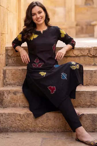 Women Ethnic Motifs Embroidered Thread Work Kurta with Trousers
