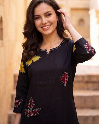 Women Ethnic Motifs Embroidered Thread Work Kurta with Trousers 6