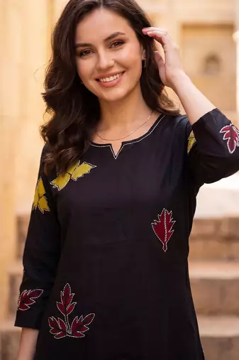 Women Ethnic Motifs Embroidered Thread Work Kurta with Trousers