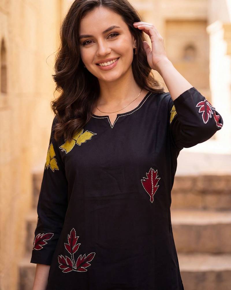 Women Ethnic Motifs Embroidered Thread Work Kurta with Trousers