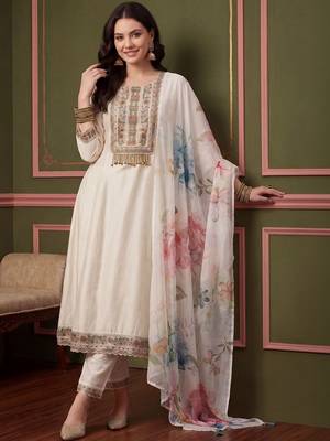 Women Floral Embroidered Thread Work Kurta with Trousers & With Dupatta 1