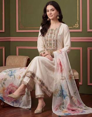 Women Floral Embroidered Thread Work Kurta with Trousers & With Dupatta 5