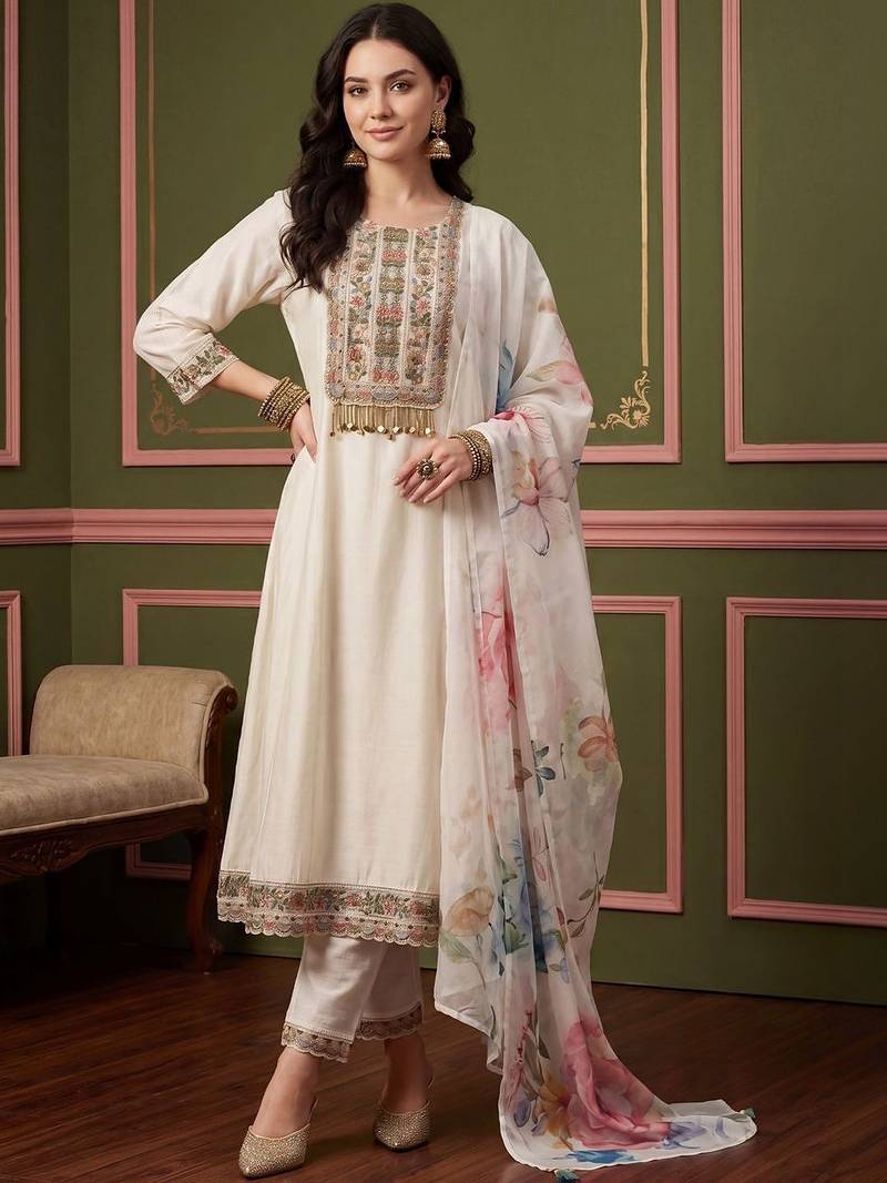 Women Floral Embroidered Thread Work Kurta with Trousers & With Dupatta