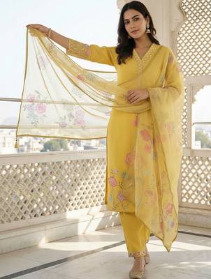 Women Floral Embroidered Thread Work Kurta with Trousers & With Dupatta 1