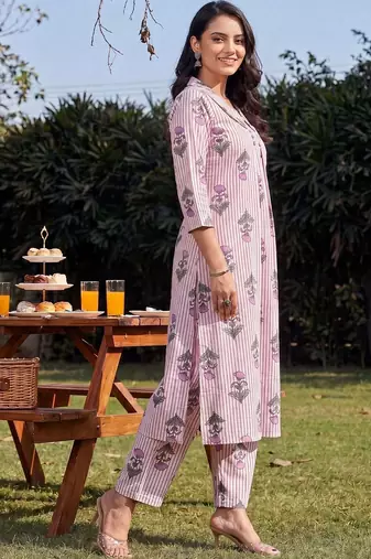 Women Floral Printed Cotton Kurta with Trousers