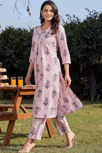 Women Floral Printed Cotton Kurta with Trousers