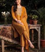 Women Ethnic Motifs Printed Cotton Kurta with Trousers & With Dupatta