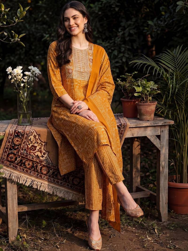 Women Ethnic Motifs Printed Cotton Kurta with Trousers & With Dupatta