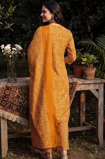 Women Ethnic Motifs Printed Cotton Kurta with Trousers & With Dupatta