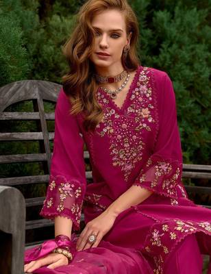 Women Floral Embroidered Thread Work Kurta with Trousers & With Dupatta 2