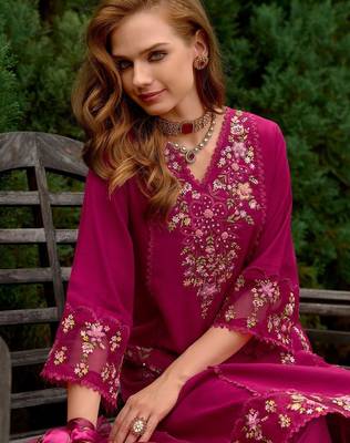 Women Floral Embroidered Thread Work Kurta with Trousers & With Dupatta 3
