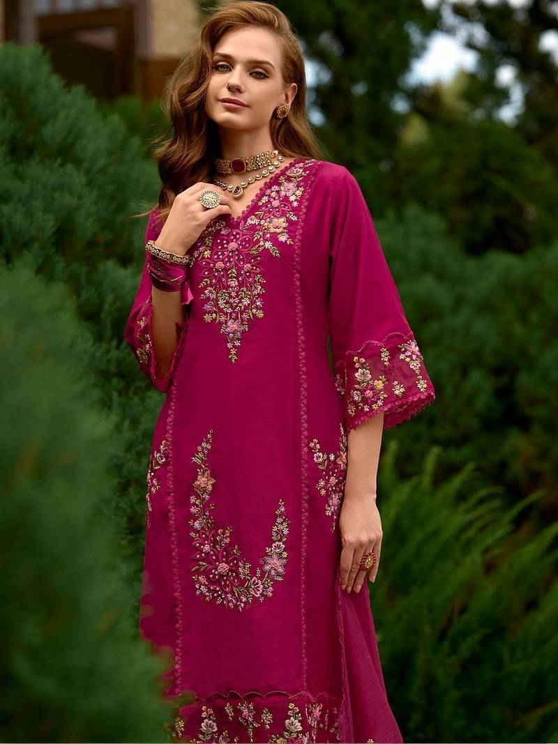 Women Floral Embroidered Thread Work Kurta with Trousers & With Dupatta