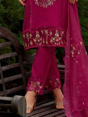 Women Floral Embroidered Thread Work Kurta with Trousers & With Dupatta 6