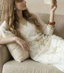 Women Floral Embroidered Thread Work Kurta with Trousers