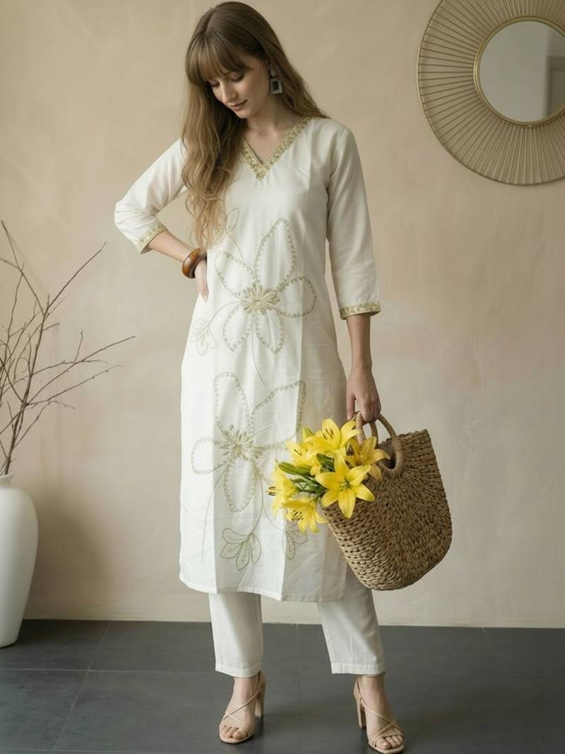 Women Floral Embroidered Thread Work Kurta with Trousers