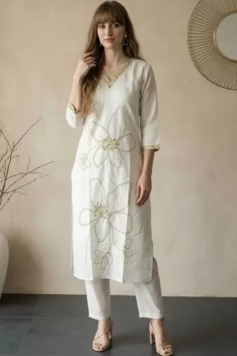 Women Floral Embroidered Thread Work Kurta with Trousers