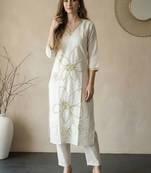 Women Floral Embroidered Thread Work Kurta with Trousers