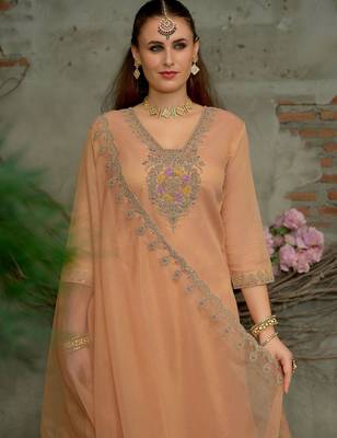 Women Embroidered Straight Kurta Trousers With Dupatta set 2
