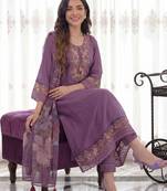 Women Floral Embroidered Regular Thread Work Liva Kurta with Trousers & With Dupatta