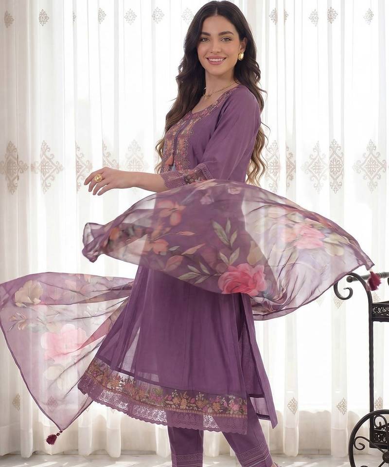 Women Floral Embroidered Regular Thread Work Liva Kurta with Trousers & With Dupatta