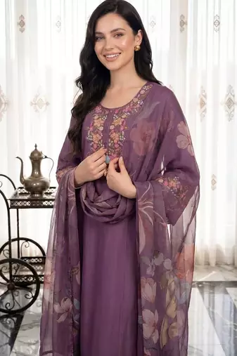 Women Floral Embroidered Regular Thread Work Liva Kurta with Trousers & With Dupatta