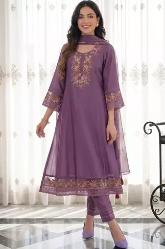 Women Floral Embroidered Regular Thread Work Liva Kurta with Trousers & With Dupatta