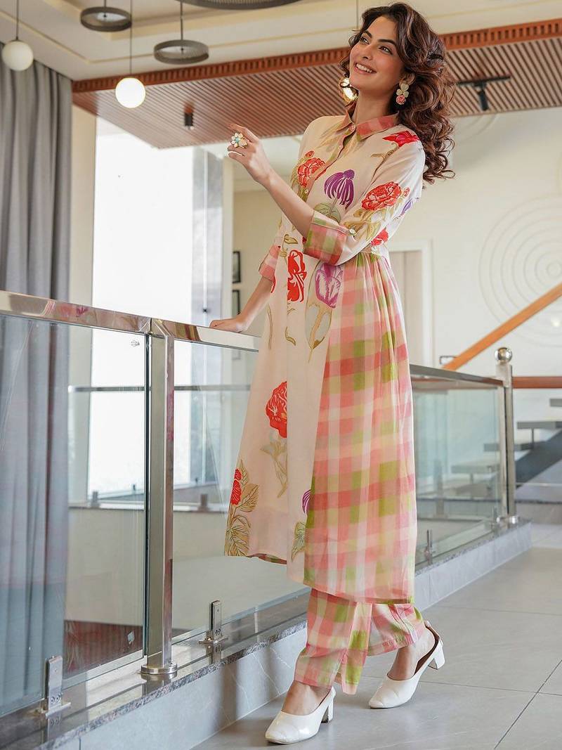 Women Floral Printed Cotton Kurta with Trousers