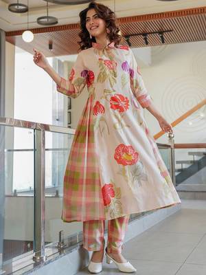 Women Floral Printed Cotton Kurta with Trousers 5