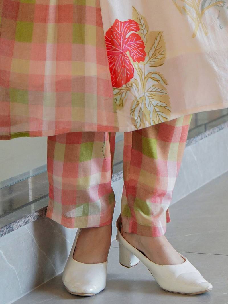 Women Floral Printed Cotton Kurta with Trousers